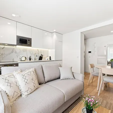 Urban Paradise, Sleek Flat