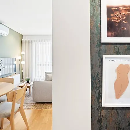 Urban Paradise, Sleek Flat Porto