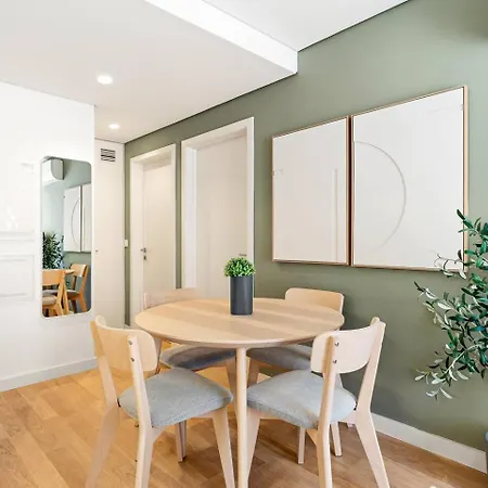 Urban Paradise, Sleek Flat