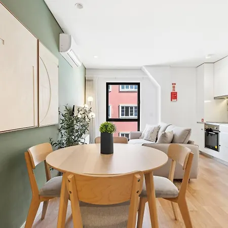 Urban Paradise, Sleek Flat Apartment *