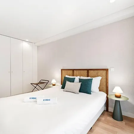 Urban Paradise, Sleek Flat Apartment *